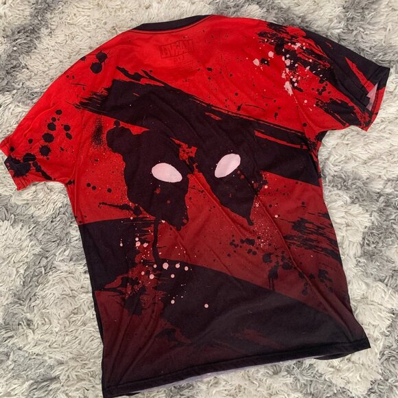 Marvel Deadpool All Over Print AOP Men's Large Red Comic MCU - Picture 3 of 5